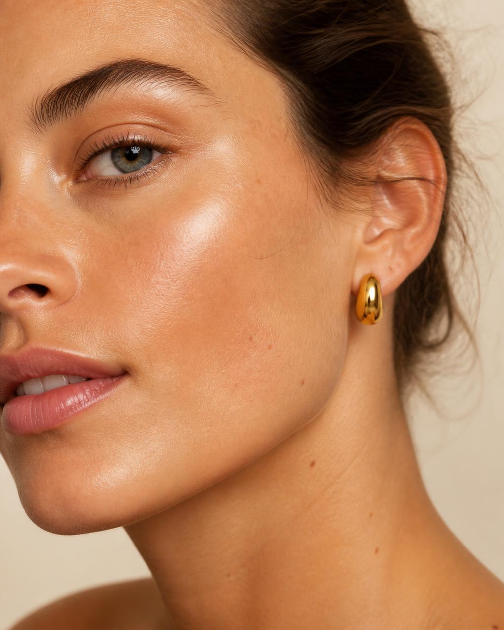 Campaign imagery: natural beauty and gold jewellery detail
